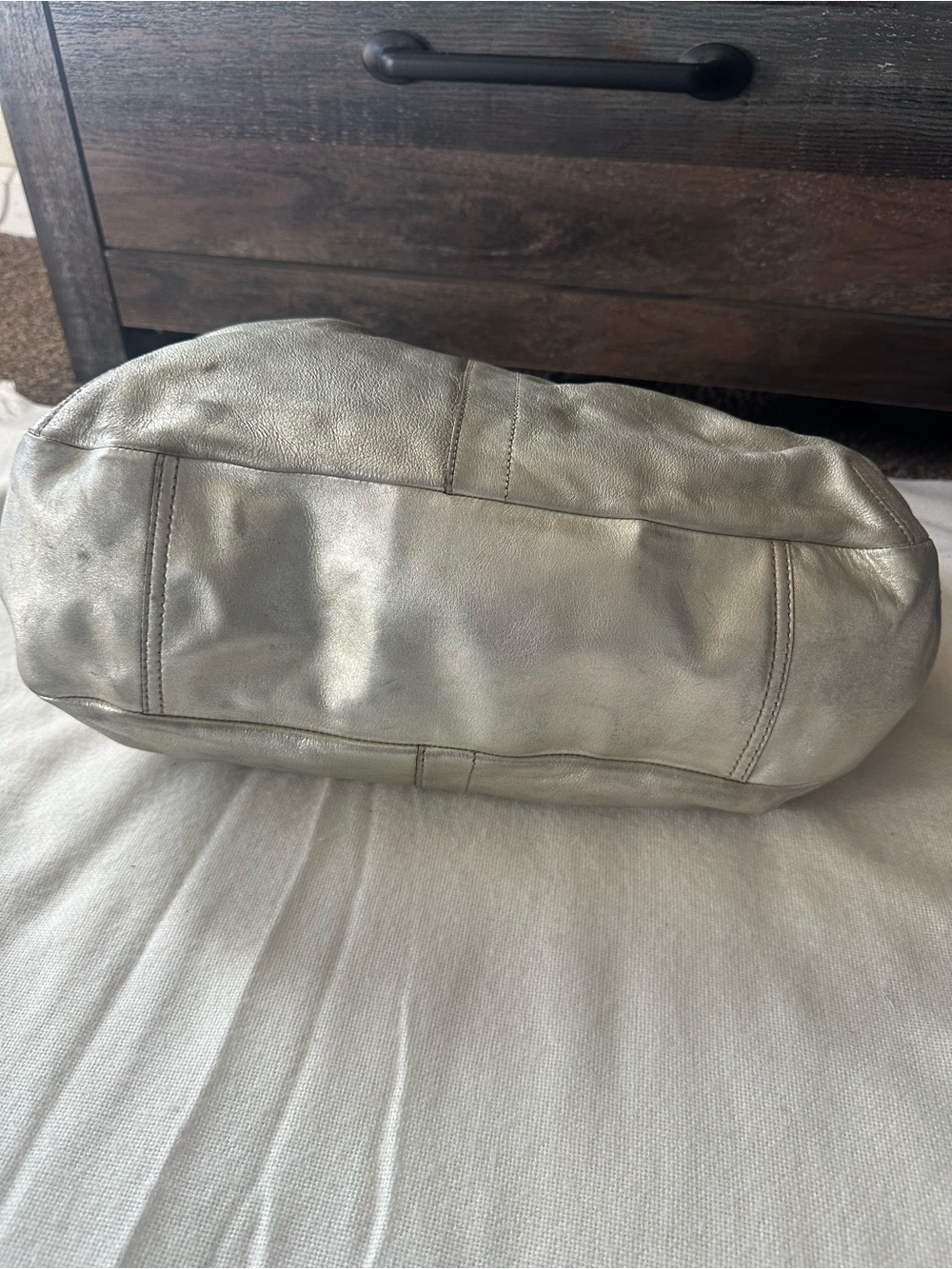 Coach Silver Leather Shoulder Bag with Kiss-Lock Frame - Picture 3 of 14